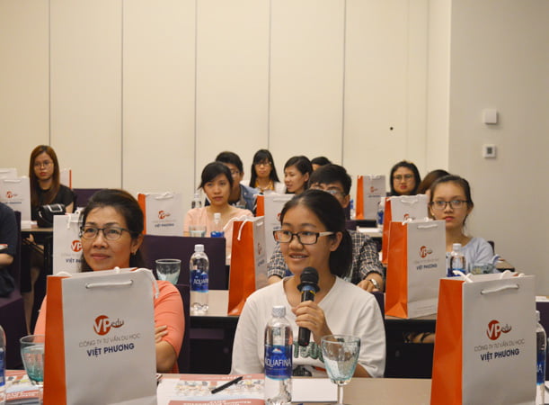 Học sinh đặt ra câu hỏi liên tục trong xuyên suốt buổi hội thảo