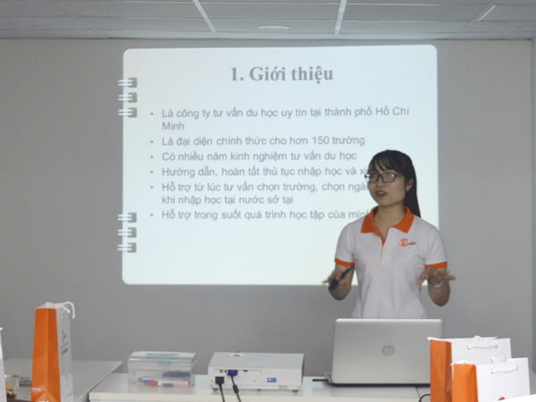 Ms Kim Pha giới thiệu đôi nét về sự hình thành và phát triển của công ty