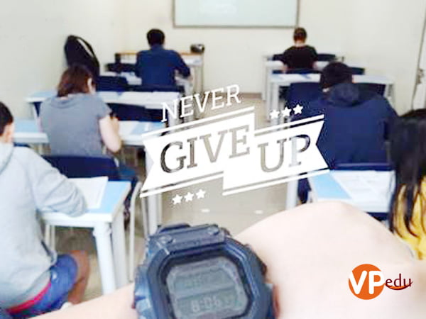Hình ảnh luyện thi IELTS chăm chỉ của các học viên trường anh ngữ Philinter vào cuối tuần