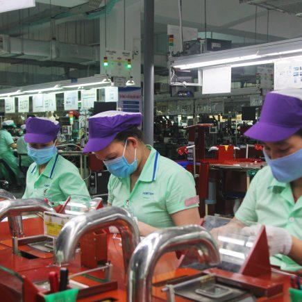 Quý phụ huynh đang tham khảo trước chương trình học tại Nổ Hũ MB66 Thiên Đường Quay Hũ Khuyenmaimb66