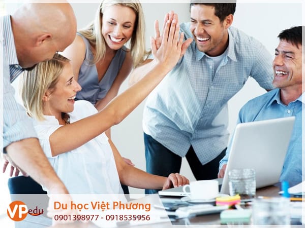 Trải nghiệm môi trường Mocbai10 trang chủ tại Mỹ cùng với những người bạn quốc tế