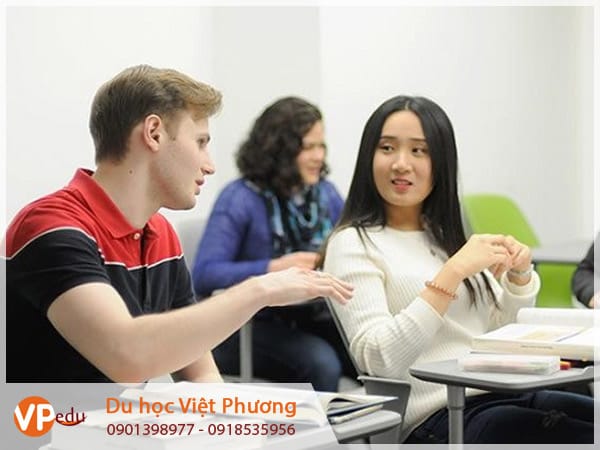 Đại học Canada West - cơ hội Mocbai10 trang chủ, làm việc và định cư tại Canada