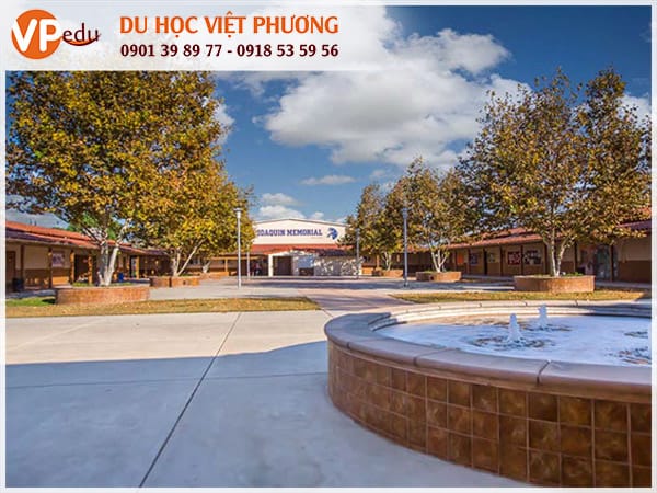 Trường San Joaquin Memorial High School - Trường trung học ở California