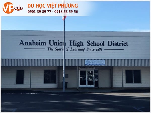 Hệ thống trường trung học Anaheim Union High School ở California