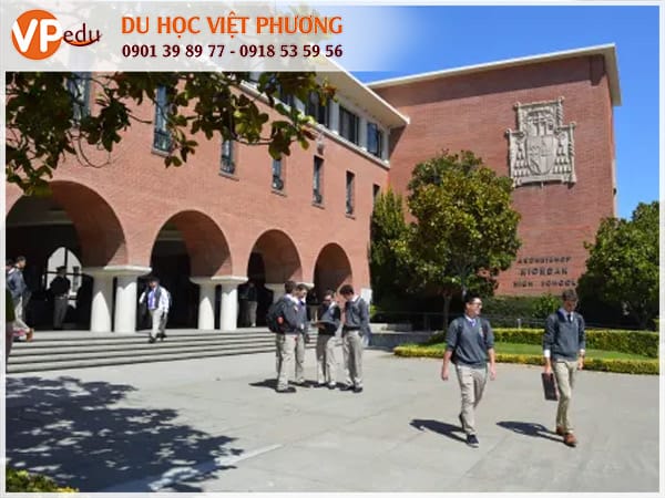 Trường trung học Archbishop Riordan High Shool