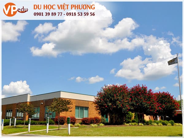 Trường trung học nội trú Kenston Forest School, Mỹ