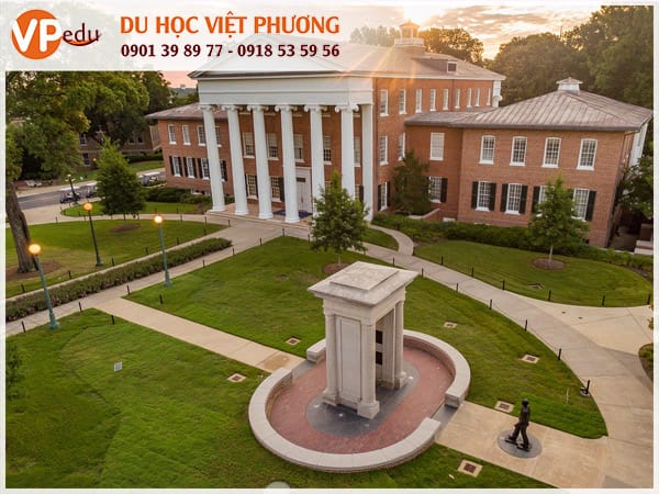 University of Mississippi (thường được gọi là Ole miss)