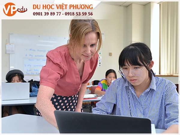 Giáo viên hướng dẫn nhiệt tình, hỗ trợ các em trong suốt quá trình học