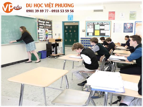 Chương trình Appmb66 online chất lượng tại Bishop Hendricken High School