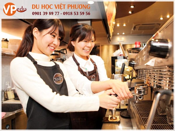 Làm thêm sau giờ học ở Canada