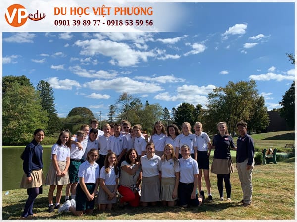 Học sinh tham gia các chương trình ngoại khóa của trường John F.Kennedy Catholic High School