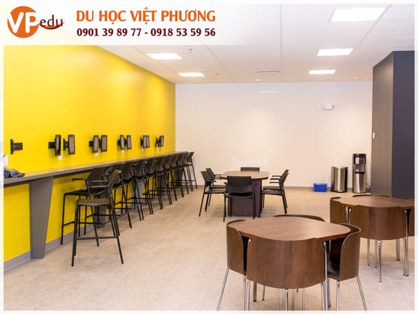 Không gian Mocbai10 trang chủ ở Canada Language Learning College tiện nghi, thoải mái