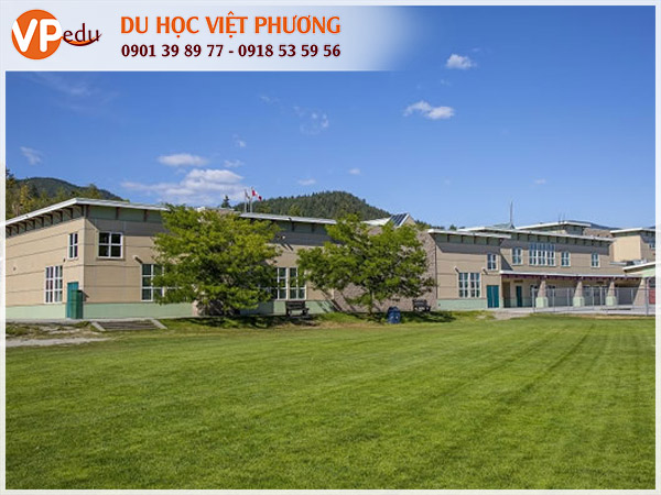 Trường trung học Coquitlam School District, Bang B.C, Canada