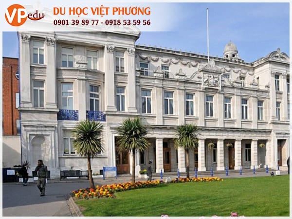 Trường Queen Mary University of London, Anh Quốc