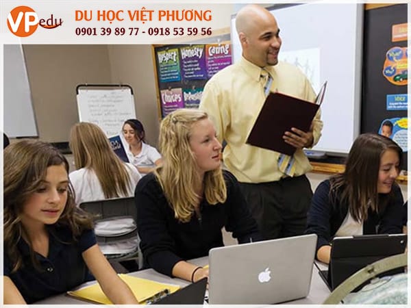 Lớp học tại trường Toronto Heuristic International Academy, Canada