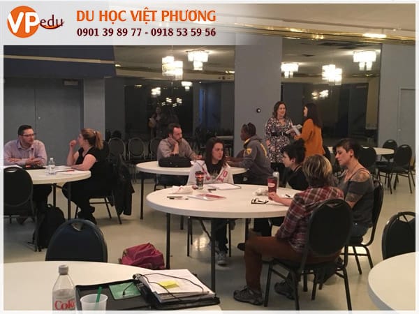 Game mocbai 66.co Cypress College làm việc trên phòng thí nghiệm truyền thông