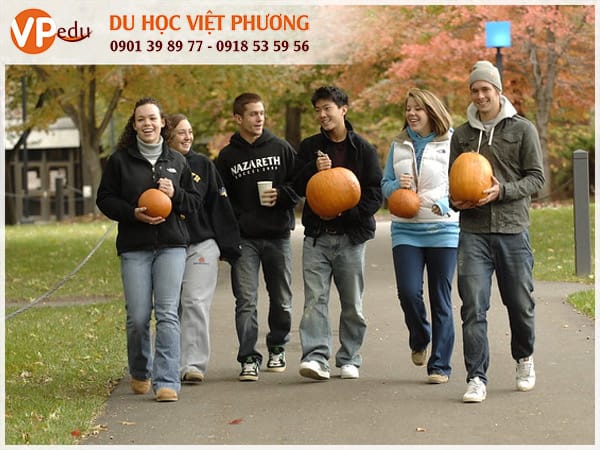 Học sinh thân thiện, hòa đồng và luôn giúp đỡ lẫn nhau