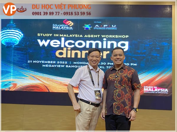 GĐ Mb66 hiện đang mở được xếp hạng cao nhất chụp hình lưu niệm với Mr. Mohd Radzlan Bin Jalaludin - Chief Excecutive Officer EMGS
