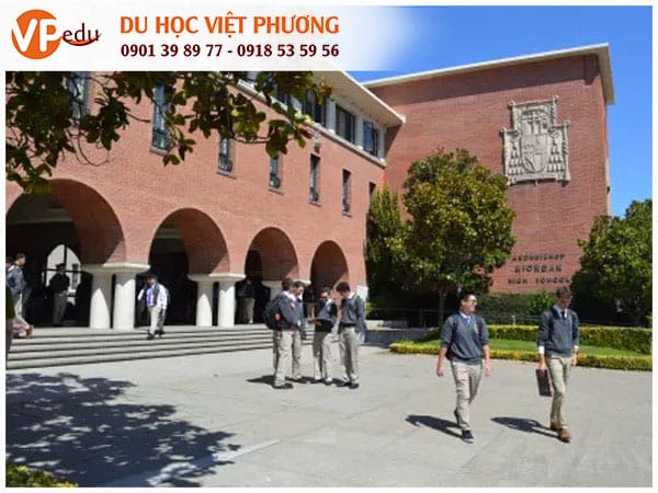 trường trung học Archbishop Riordan High Shool, Mỹ