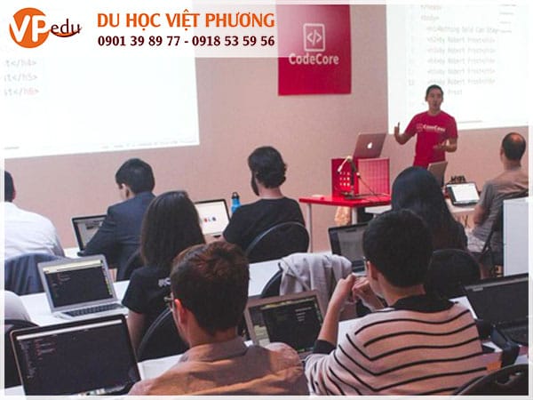 Lớp học tại trường CodeCore College, Canada