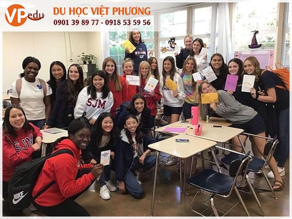 Học sinh trường San Joaquin Memorial High School tham gia hoạt động ngoại khóa