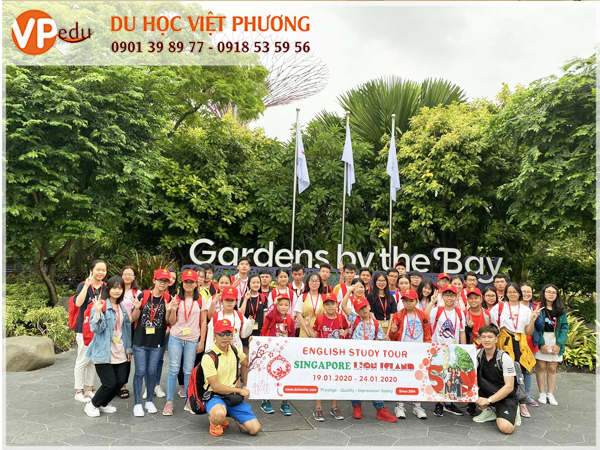 Học viên chụp ảnh lưu niệm tại Việt Nam khi tham gia chương trình Mb66 hiện đang mở được xếp hạng cao nhất tết 2020