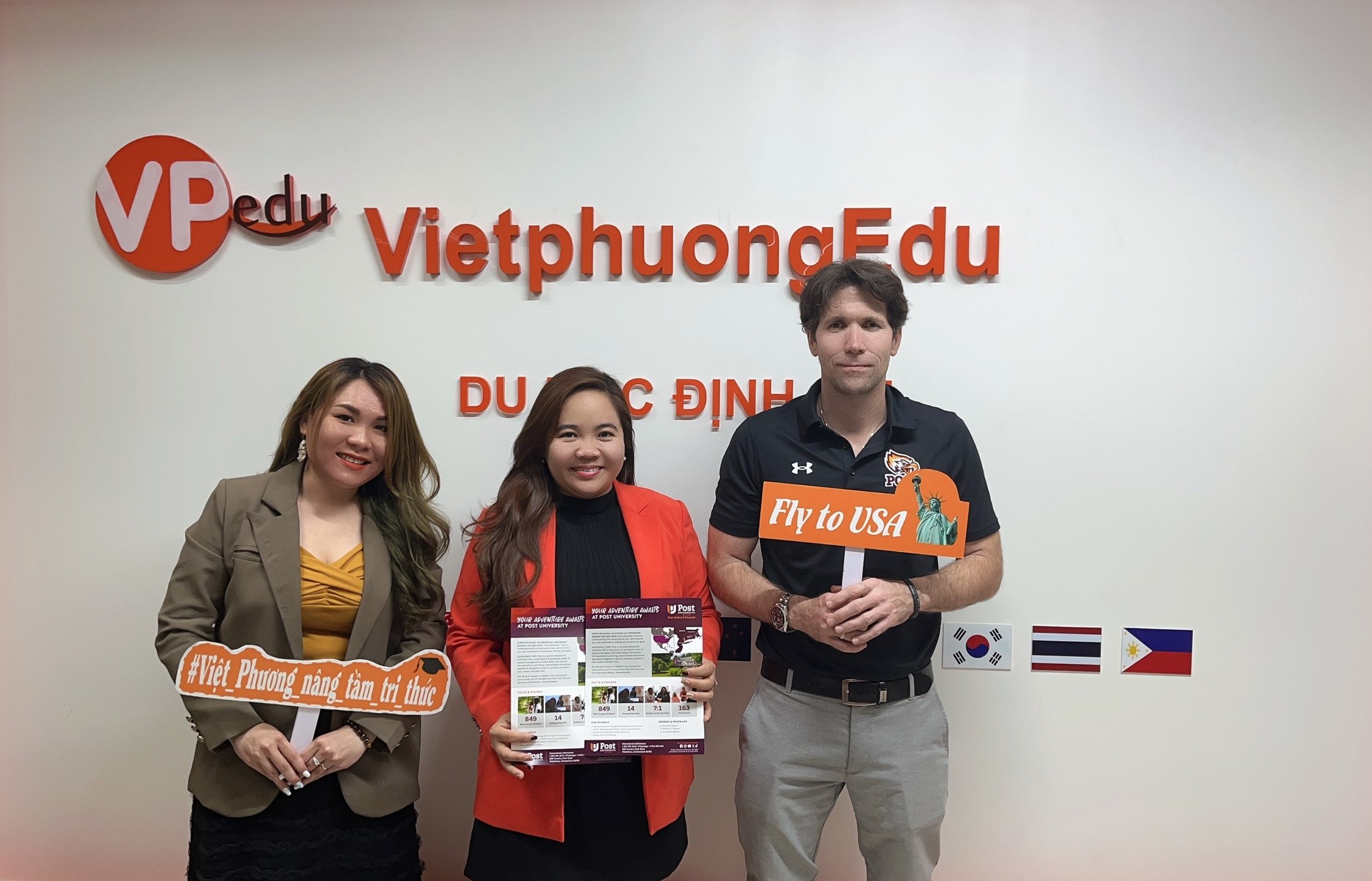 Đại diện Post University tới thăm văn phòng Mb66 hiện đang mở được xếp hạng cao nhất