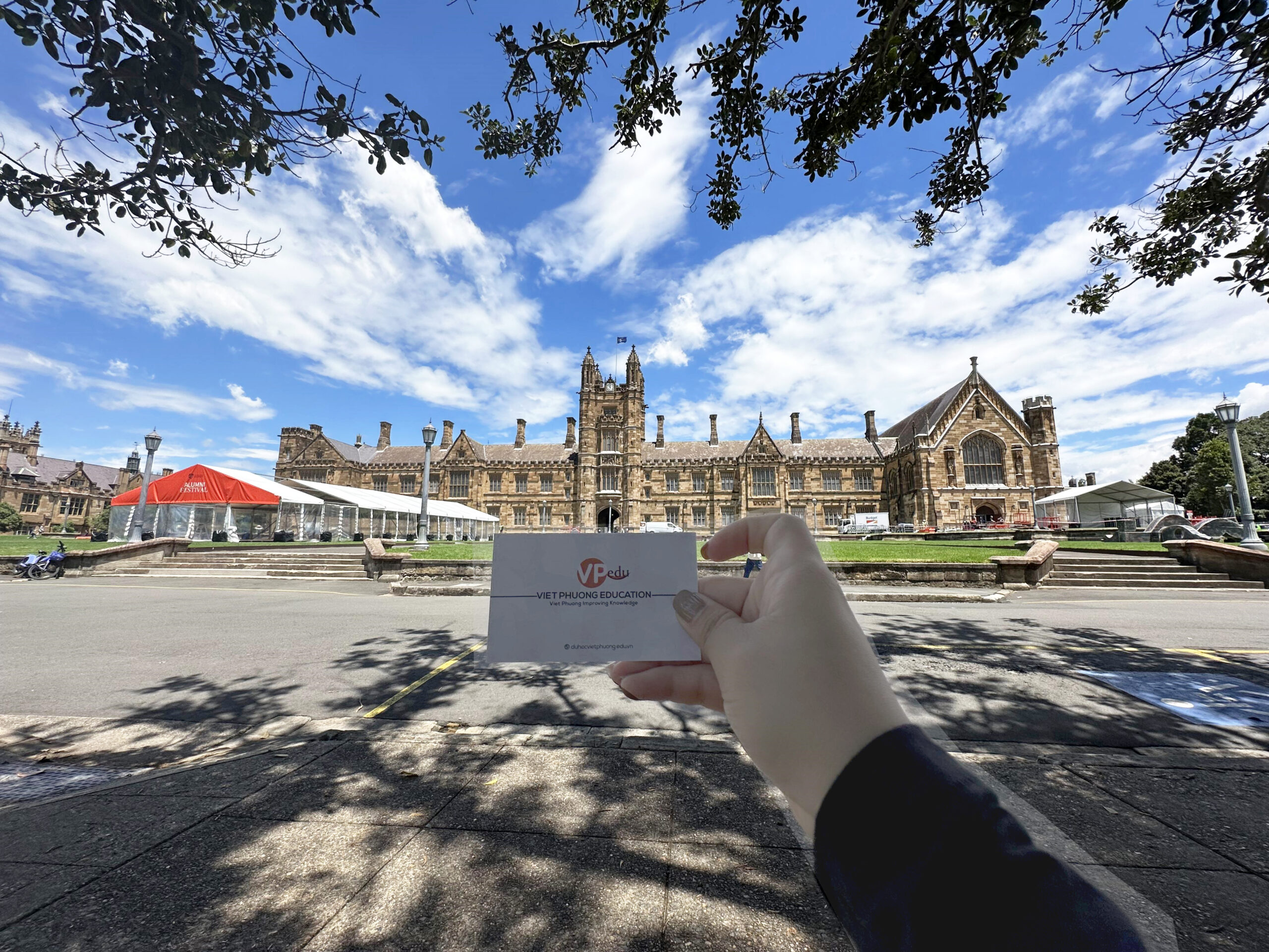 Mb66 hiện đang mở được xếp hạng cao nhất tới thăm Đại học Sydney