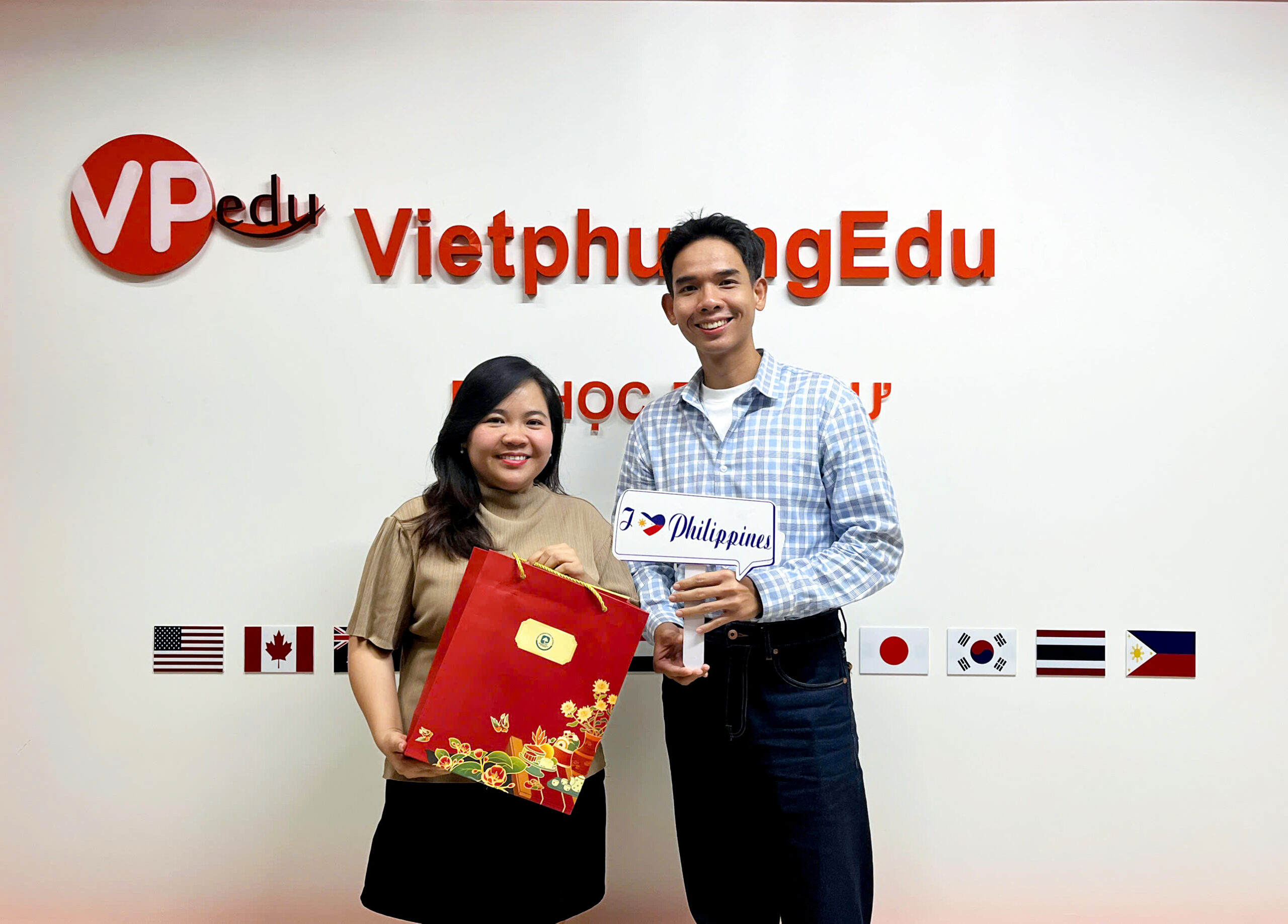 Đại diện trường anh ngữ Pines tới thăm và làm việc với Link Nhà Cái Mb66 Cá Cược Uy Tín Nhất 2025