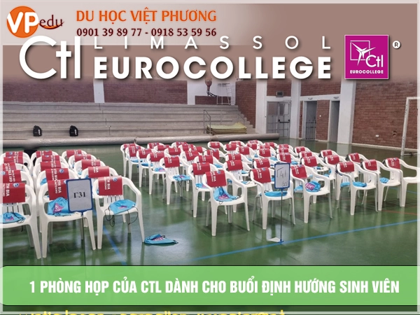Một phòng họp dành cho buổi định hướng sinh viên