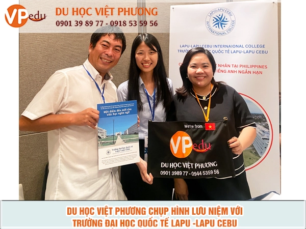 Link Nhà Cái Mb66 Cá Cược Uy Tín Nhất 2025 làm việc và chụp ảnh lưu niệm cùng trường LCIC